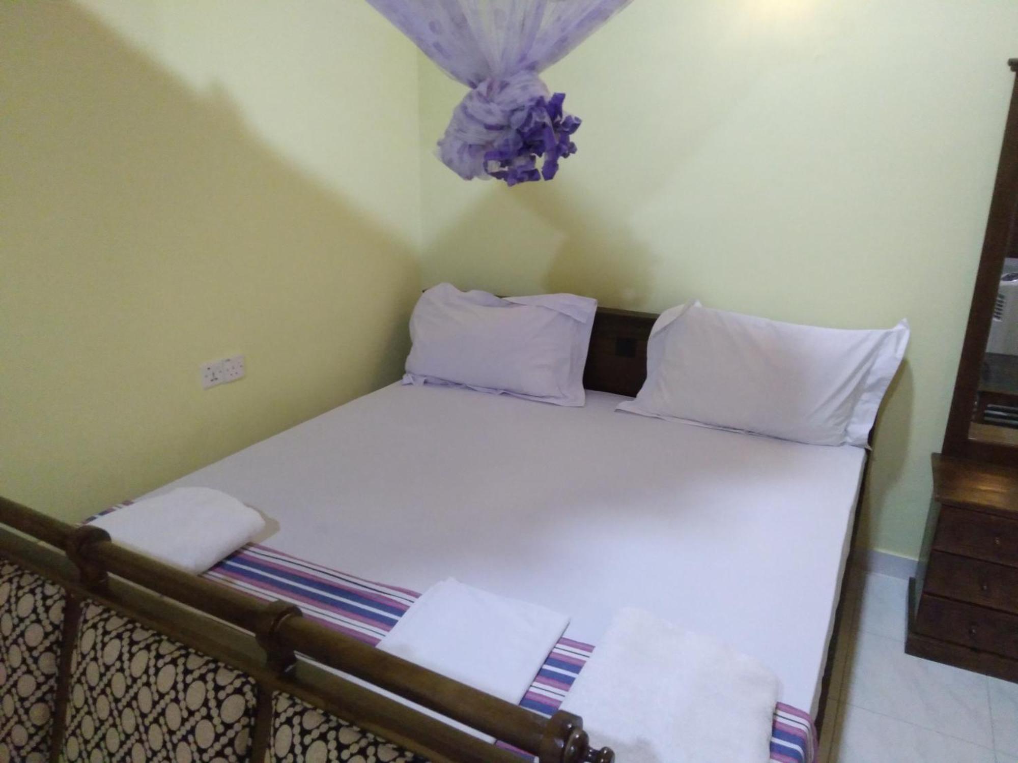Suwani Pinnawala Homestay Room photo