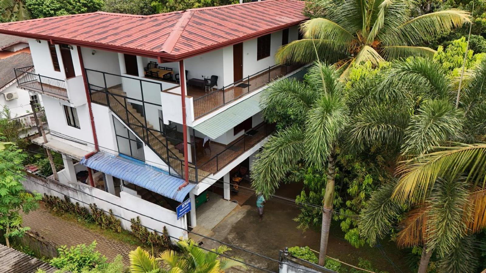 Suwani Pinnawala Homestay Exterior photo