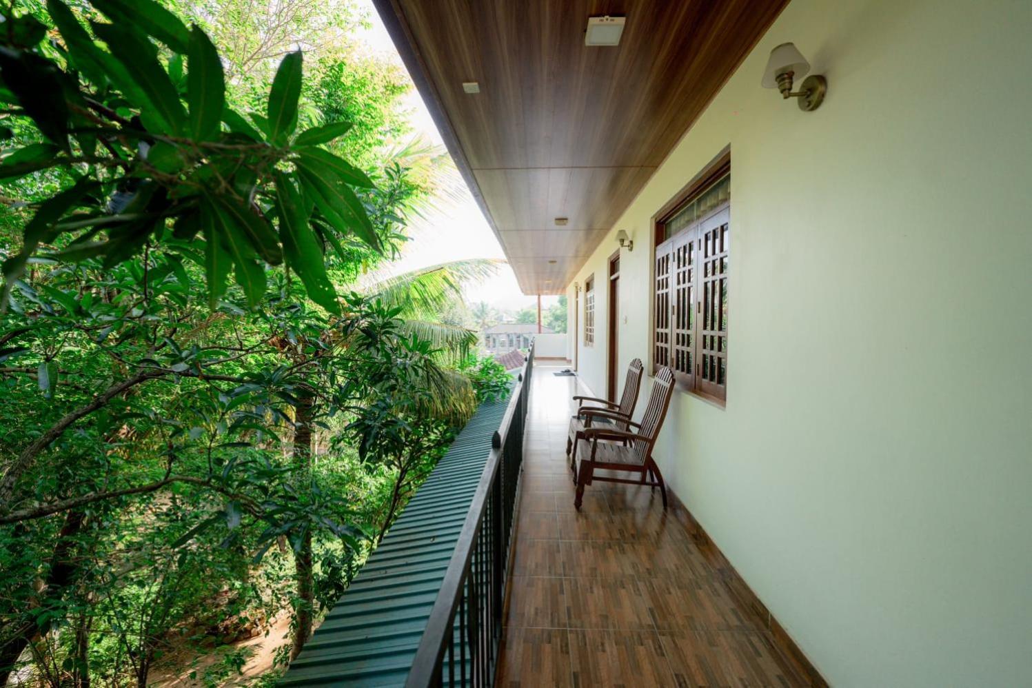 Suwani Pinnawala Homestay Exterior photo