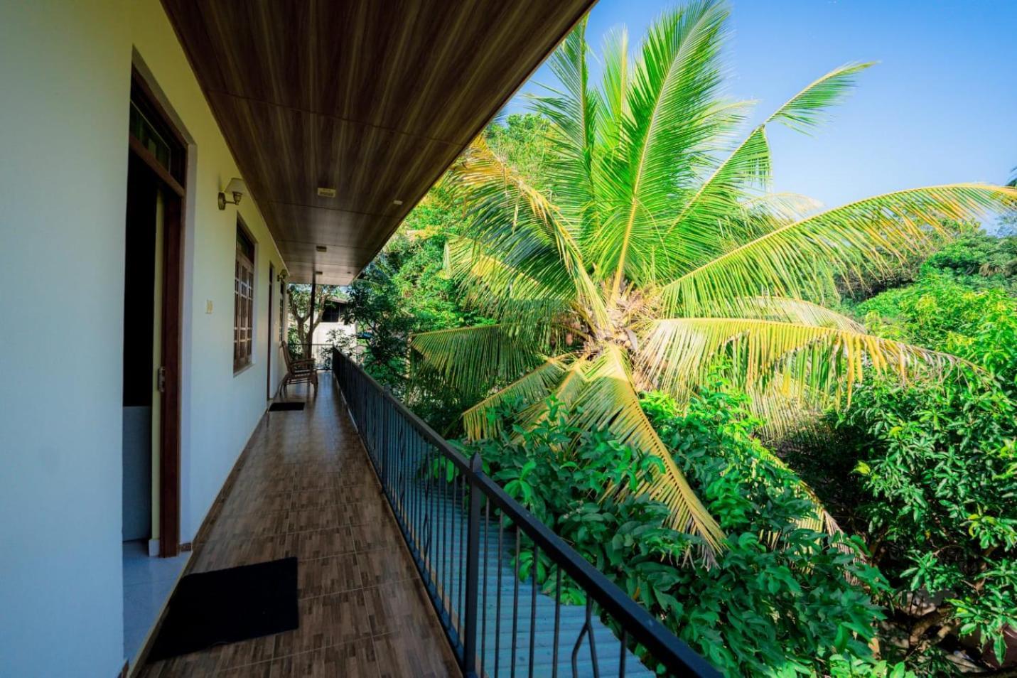 Suwani Pinnawala Homestay Exterior photo