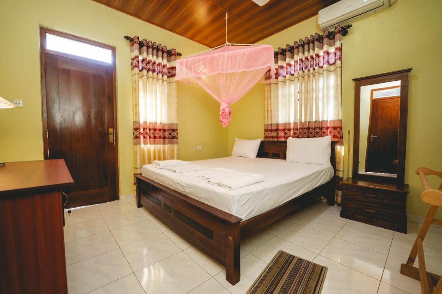 Suwani Pinnawala Homestay Exterior photo