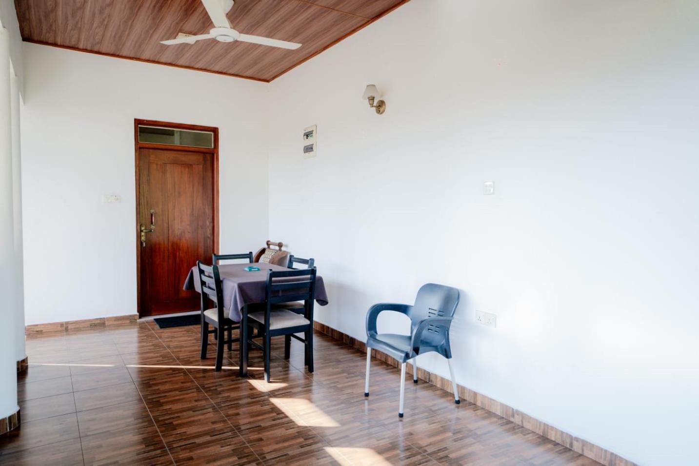 Suwani Pinnawala Homestay Exterior photo