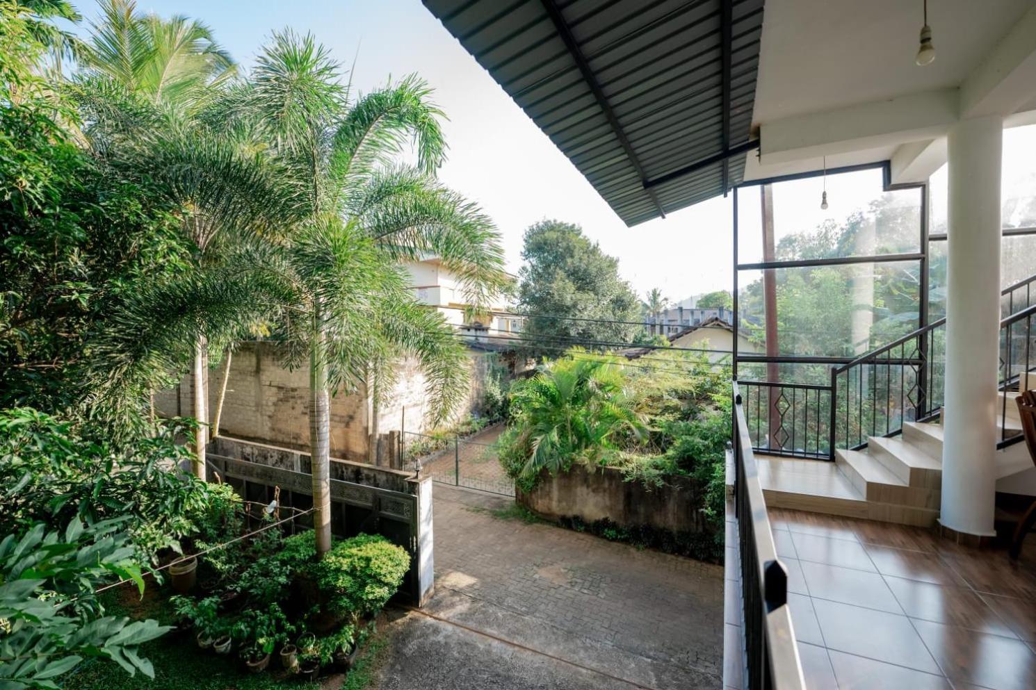 Suwani Pinnawala Homestay Exterior photo
