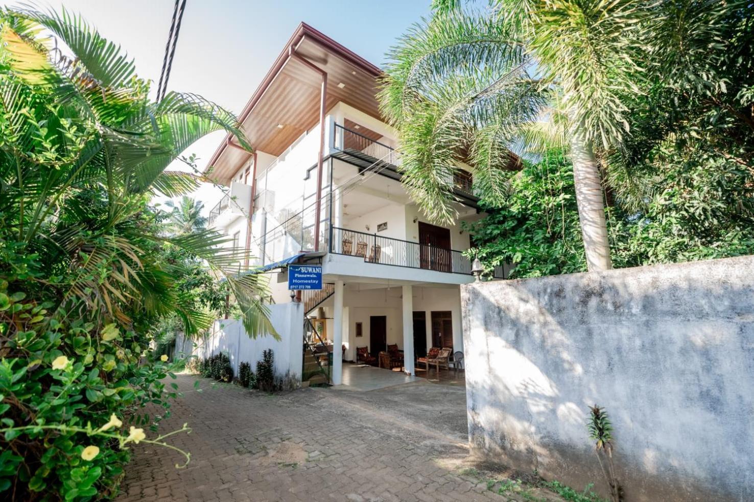 Suwani Pinnawala Homestay Exterior photo