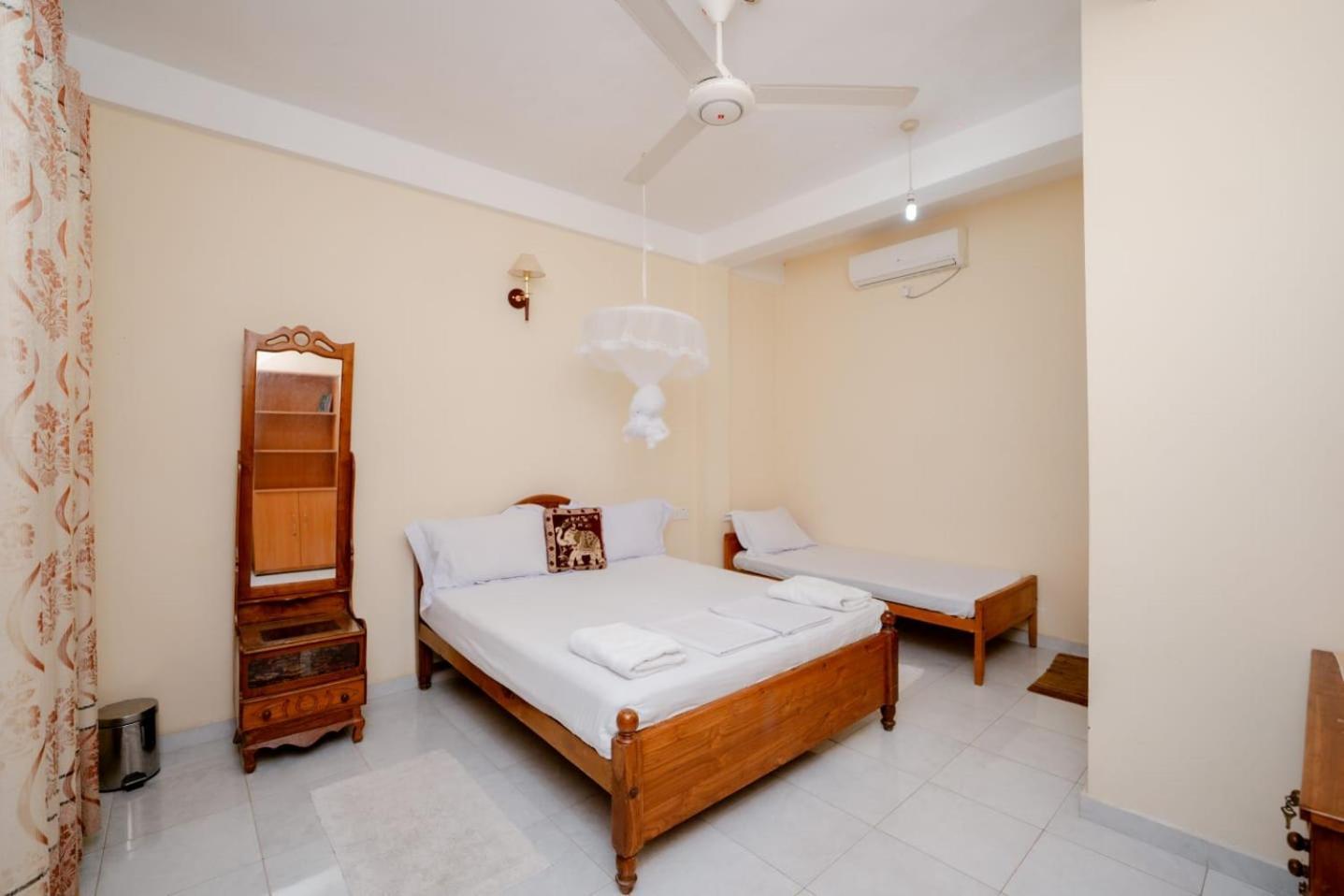 Suwani Pinnawala Homestay Exterior photo