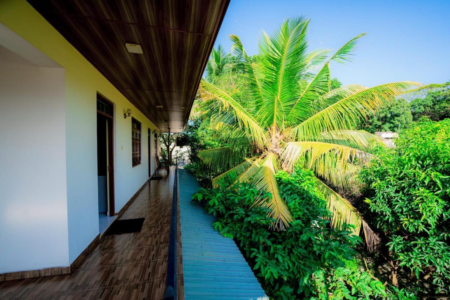Suwani Pinnawala Homestay Exterior photo