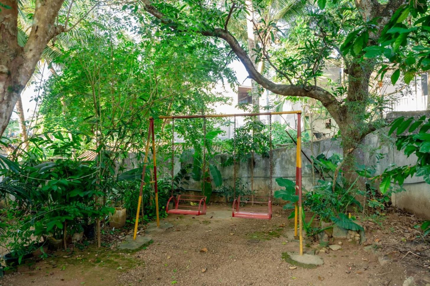 Suwani Pinnawala Homestay Exterior photo