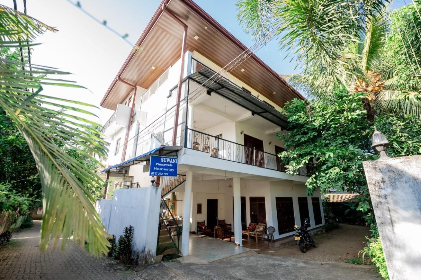 Suwani Pinnawala Homestay Exterior photo