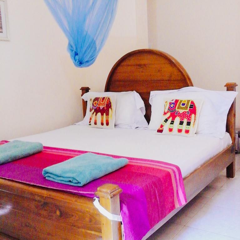Suwani Pinnawala Homestay Exterior photo