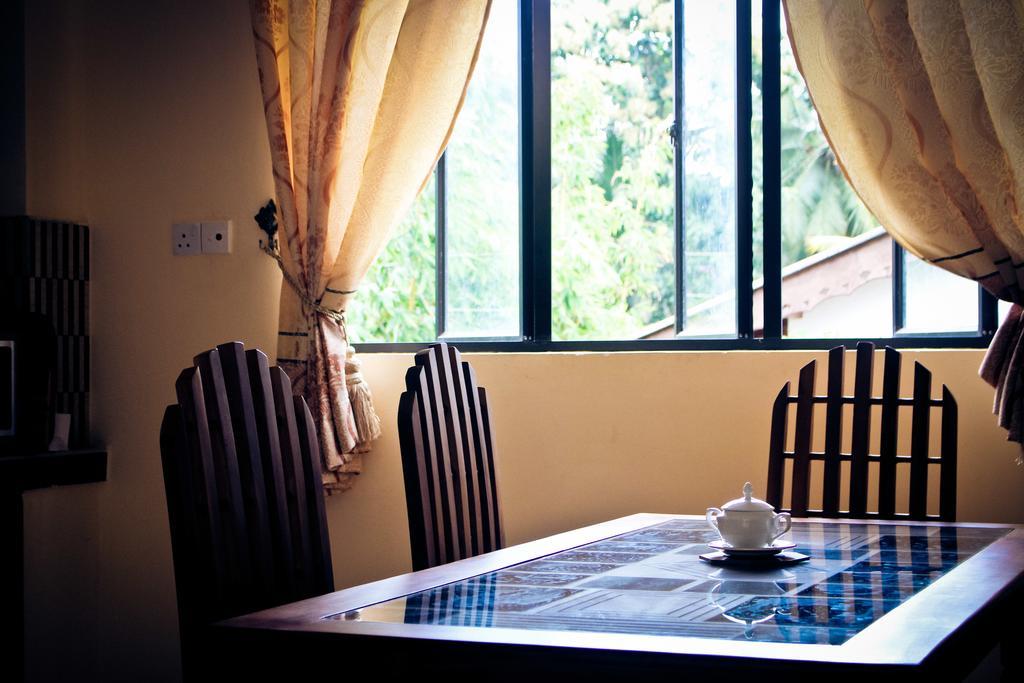 Suwani Pinnawala Homestay Exterior photo