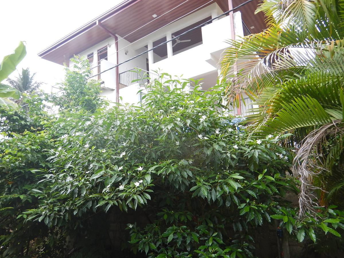 Suwani Pinnawala Homestay Exterior photo