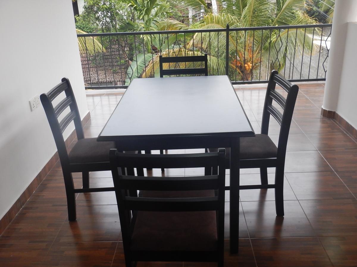 Suwani Pinnawala Homestay Exterior photo